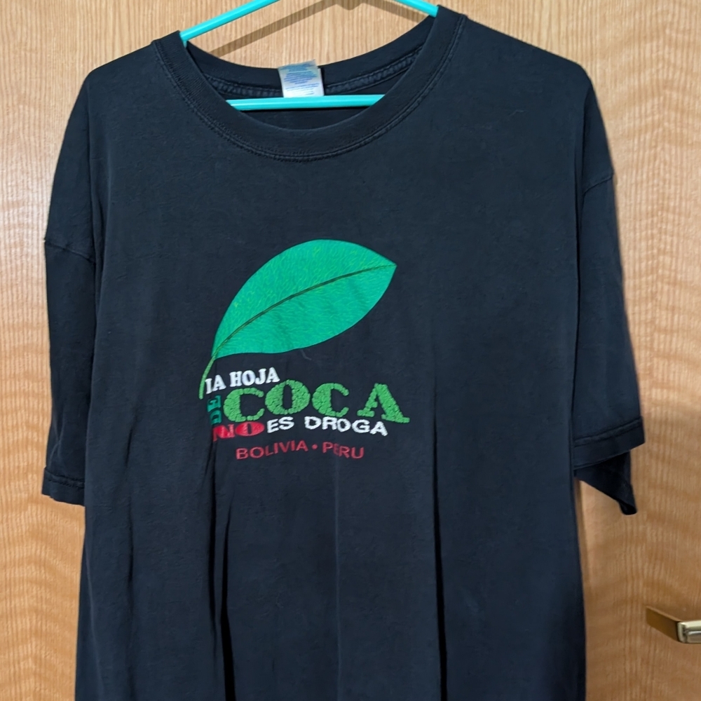 VINTAGE Gildan Black Tee with Coca Leaf Design